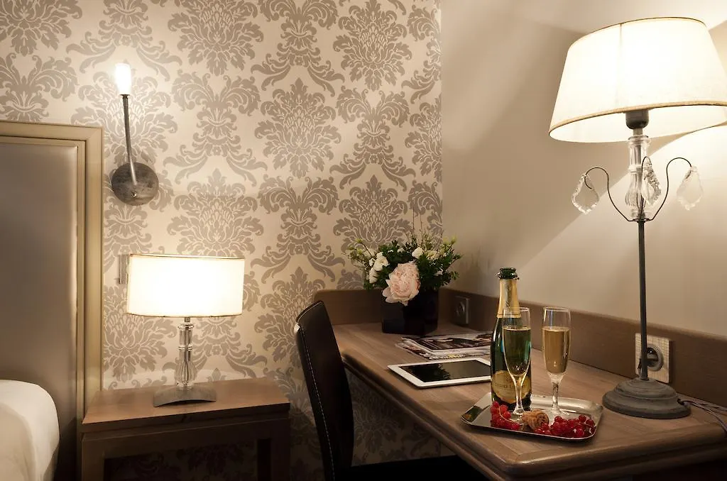 ****  Hotel Monceau Wagram Paris France